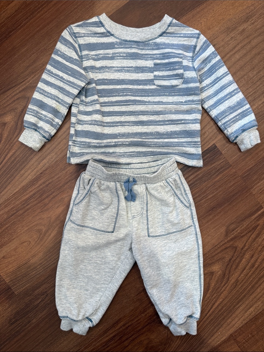 Splendid Gray & Blue Striped Long-Sleeve Top with Gray Joggers